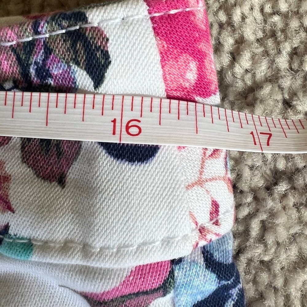St Johns Bay Women's Floral Capri Pants - Picture 7 of 14